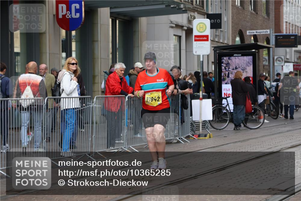 13.09.2026 - 21. swb-Marathon Bremen Strokosch-Dieckow http://msf.ph/oto/10365285 13.09.2026 11:28:38 Ziel 11352, 11444, 11496, 11942, 10534, 11017, 11161 meine-sportfotos.de