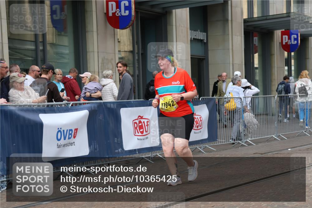13.09.2026 - 21. swb-Marathon Bremen Strokosch-Dieckow http://msf.ph/oto/10365425 13.09.2026 11:28:43 Ziel 11352, 11444, 11496, 11942, 10534, 11017 meine-sportfotos.de