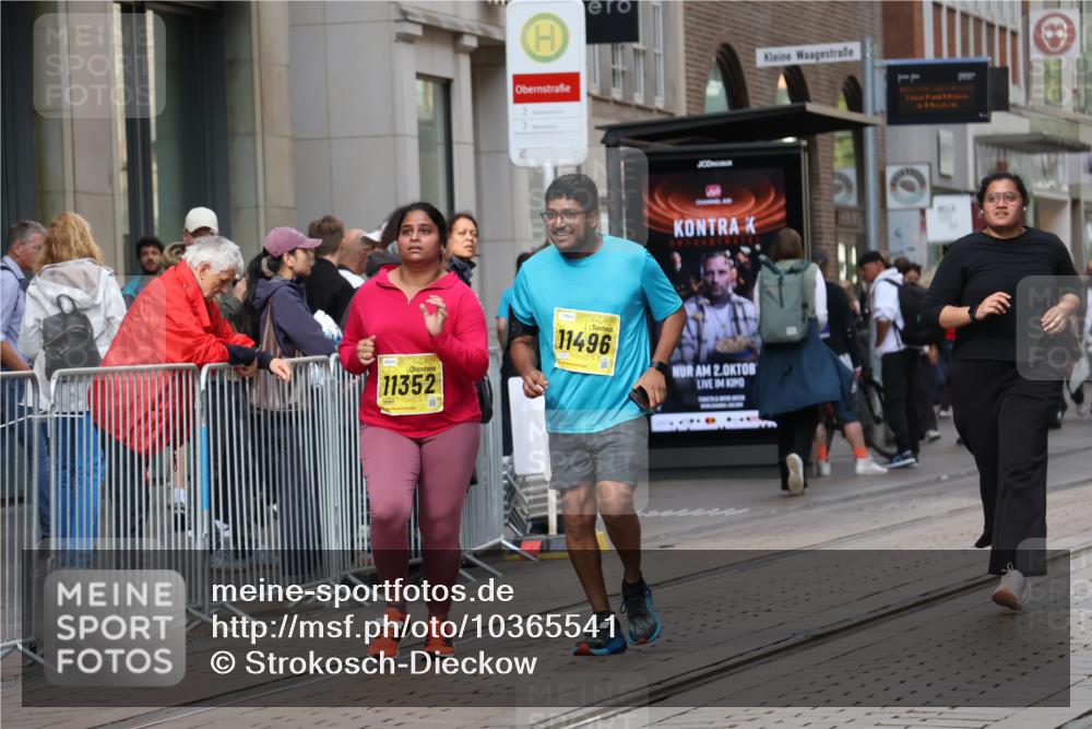 13.09.2026 - 21. swb-Marathon Bremen Strokosch-Dieckow http://msf.ph/oto/10365541 13.09.2026 11:28:48 Ziel 11352, 11444, 11496, 11942 meine-sportfotos.de