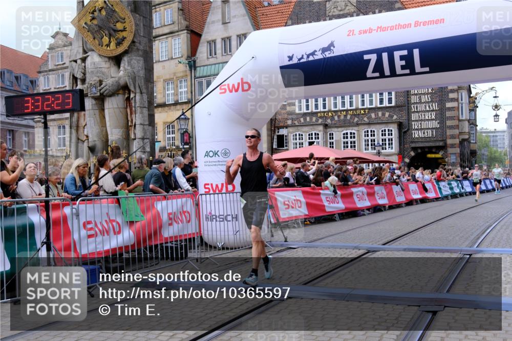 13.09.2026 - 21. swb-Marathon Bremen Tim E. http://msf.ph/oto/10365597 13.09.2026 13:03:12 Ziel 1381, 1850, 1862, 6918, 7265, 8319, 8325, 8331 meine-sportfotos.de