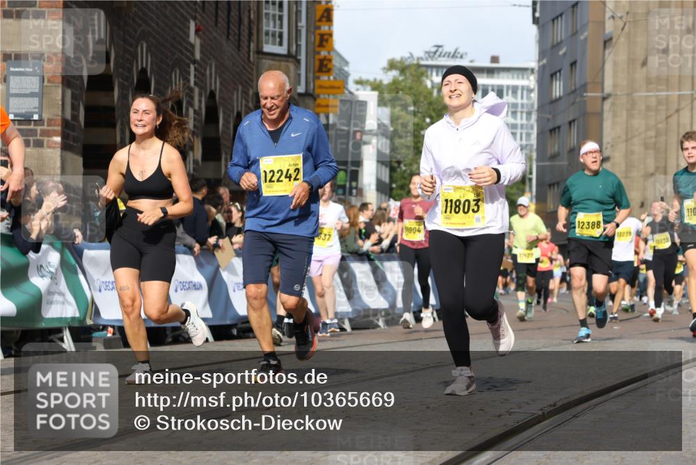 13.09.2026 - 21. swb-Marathon Bremen Strokosch-Dieckow http://msf.ph/oto/10365669 13.09.2026 10:59:58 Ziel 10147, 10355, 10669, 10745, 10928, 10929, 11056, 11089, 11151, 11194, 11207, 11419, 11501, 11519, 11594, 11803, 12138, 12295, 12480, 12481, 12527, 10758, 11071, 11158, 11159, 11160, 11250, 11259, 11445, 11453, 11524, 11525, 11528, 11587, 11588, 11589, 11907, 12123, 12274, 12352 meine-sportfotos.de