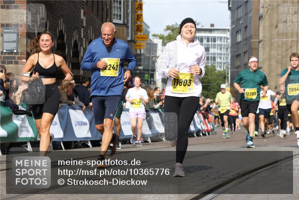 13.09.2026 - 21. swb-Marathon Bremen Strokosch-Dieckow http://msf.ph/oto/10365776 13.09.2026 10:59:58 Ziel 10147, 10355, 10669, 10745, 10928, 10929, 11056, 11089, 11151, 11194, 11207, 11419, 11501, 11519, 11594, 11803, 12138, 12295, 12480, 12481, 12527, 10758, 11071, 11158, 11159, 11160, 11250, 11259, 11445, 11453, 11524, 11525, 11528, 11587, 11588, 11589, 11907, 12123, 12274, 12352 meine-sportfotos.de