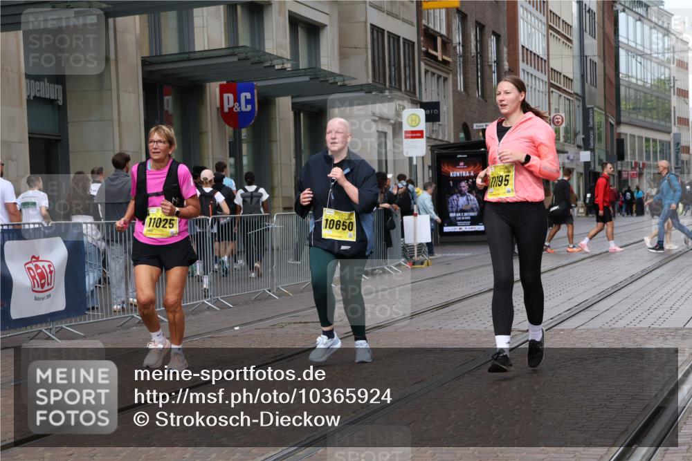13.09.2026 - 21. swb-Marathon Bremen Strokosch-Dieckow http://msf.ph/oto/10365924 13.09.2026 11:30:18 Ziel 10650, 11025, 11195, 12535 meine-sportfotos.de