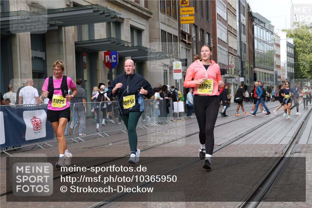 13.09.2026 - 21. swb-Marathon Bremen Strokosch-Dieckow http://msf.ph/oto/10365950 13.09.2026 11:30:19 Ziel 10650, 11025, 11195, 12535 meine-sportfotos.de