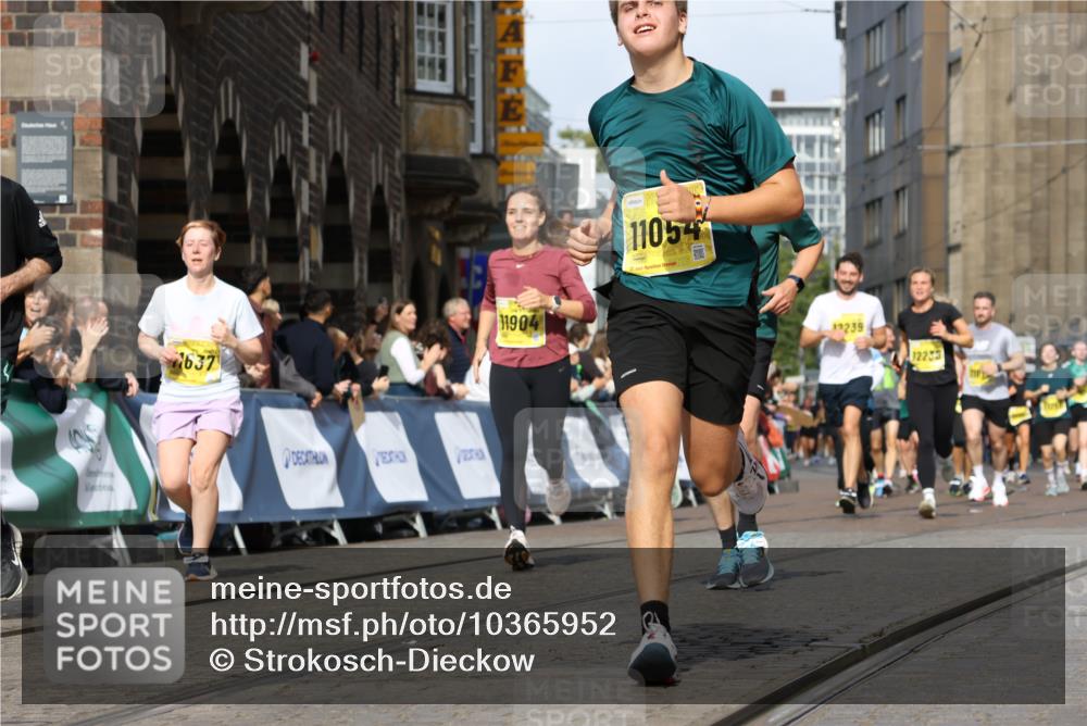 13.09.2026 - 21. swb-Marathon Bremen Strokosch-Dieckow http://msf.ph/oto/10365952 13.09.2026 11:00:01 Ziel 10147, 10236, 10355, 10669, 10745, 10928, 10929, 11054, 11056, 11089, 11194, 11207, 11419, 11501, 11519, 11594, 11803, 12138, 12242, 12243, 12480, 12481, 12527, 10758, 11016, 11158, 11159, 11160, 11259, 11453, 11524, 11525, 11528, 11587, 11588, 11589, 11907, 12123, 12190, 12274, 12352 meine-sportfotos.de