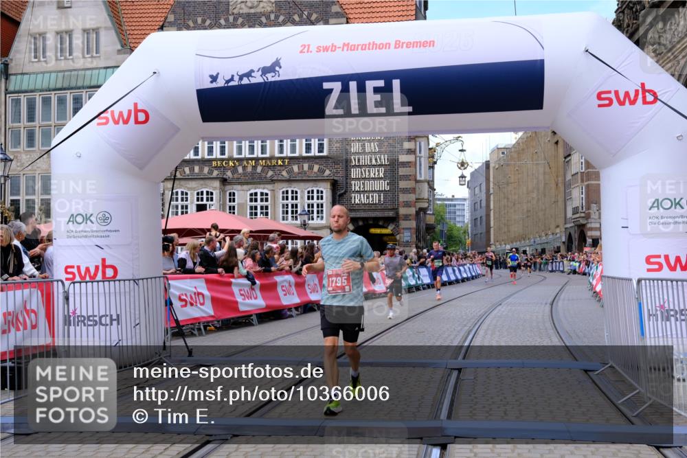 13.09.2026 - 21. swb-Marathon Bremen Tim E. http://msf.ph/oto/10366006 13.09.2026 13:03:30 Ziel 7206, 7478, 8028, 8756, 9200 meine-sportfotos.de