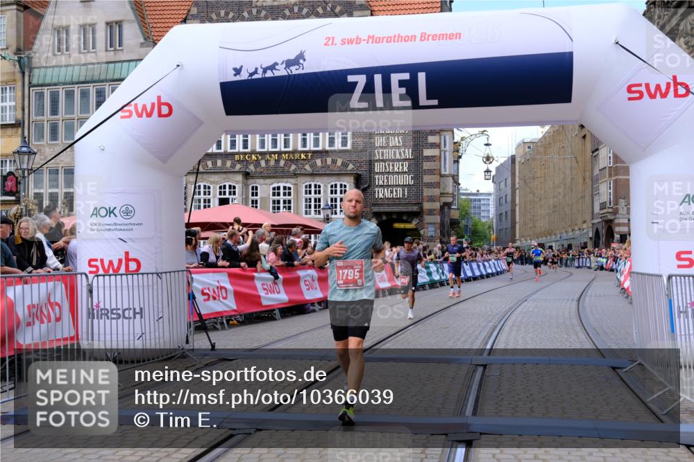 13.09.2026 - 21. swb-Marathon Bremen Tim E. http://msf.ph/oto/10366039 13.09.2026 13:03:31 Ziel 7206, 7478, 8028, 8756, 9200 meine-sportfotos.de