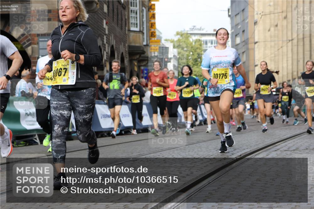 13.09.2026 - 21. swb-Marathon Bremen Strokosch-Dieckow http://msf.ph/oto/10366515 13.09.2026 11:00:08 Ziel 10175, 10236, 10355, 10669, 10691, 10867, 10928, 10929, 11054, 11056, 11089, 11194, 11419, 11427, 11501, 11637, 11803, 11879, 11904, 12138, 12238, 12239, 12242, 12243, 12388, 12480, 12527, 10144, 10677, 10801, 10810, 11016, 11045, 11129, 11547, 11623, 12105, 12106, 12190, 12291, 12352, 12394, 12530, 12531 meine-sportfotos.de