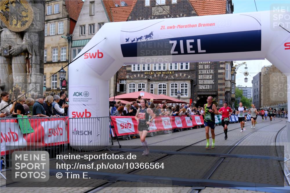 13.09.2026 - 21. swb-Marathon Bremen Tim E. http://msf.ph/oto/10366564 13.09.2026 13:04:14 Ziel 895, 2094, 2889, 3500, 4236, 8096, 9061, 9129, 9544, 9642 meine-sportfotos.de