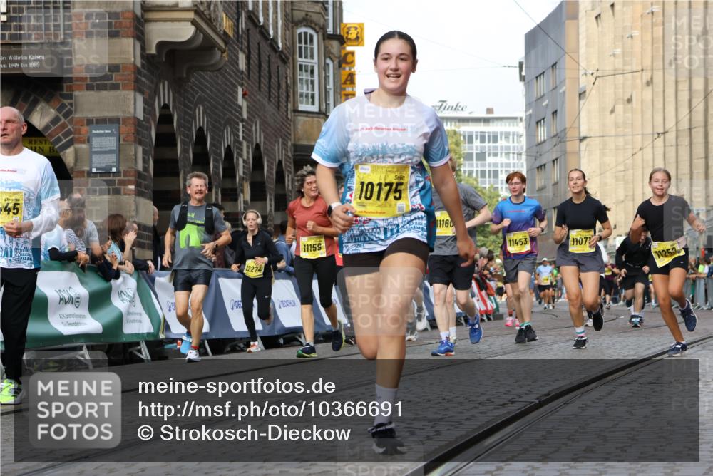 13.09.2026 - 21. swb-Marathon Bremen Strokosch-Dieckow http://msf.ph/oto/10366691 13.09.2026 11:00:09 Ziel 10175, 10236, 10355, 10669, 10691, 10867, 10928, 10929, 11054, 11056, 11089, 11194, 11419, 11427, 11501, 11637, 11803, 11879, 11904, 12138, 12238, 12239, 12242, 12243, 12388, 12480, 10144, 10677, 10801, 10810, 11016, 11045, 11129, 11547, 11623, 12105, 12106, 12190, 12291, 12352, 12394, 12530, 12531 meine-sportfotos.de