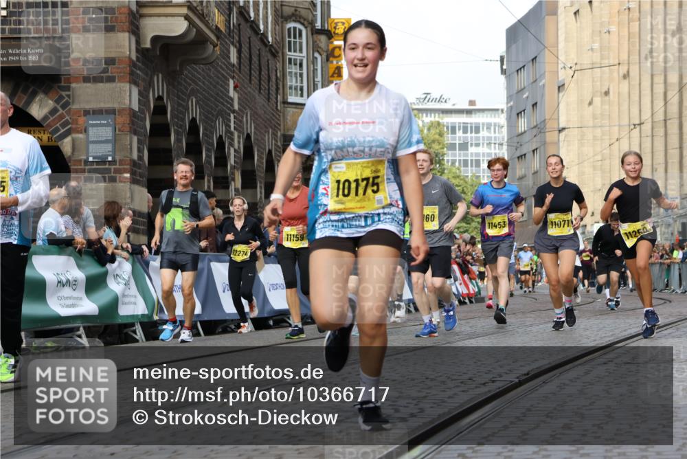 13.09.2026 - 21. swb-Marathon Bremen Strokosch-Dieckow http://msf.ph/oto/10366717 13.09.2026 11:00:09 Ziel 10175, 10236, 10355, 10669, 10691, 10867, 10928, 10929, 11054, 11056, 11089, 11194, 11419, 11427, 11501, 11637, 11803, 11879, 11904, 12138, 12238, 12239, 12242, 12243, 12388, 12480, 10144, 10677, 10801, 10810, 11016, 11045, 11129, 11547, 11623, 12105, 12106, 12190, 12291, 12352, 12394, 12530, 12531 meine-sportfotos.de