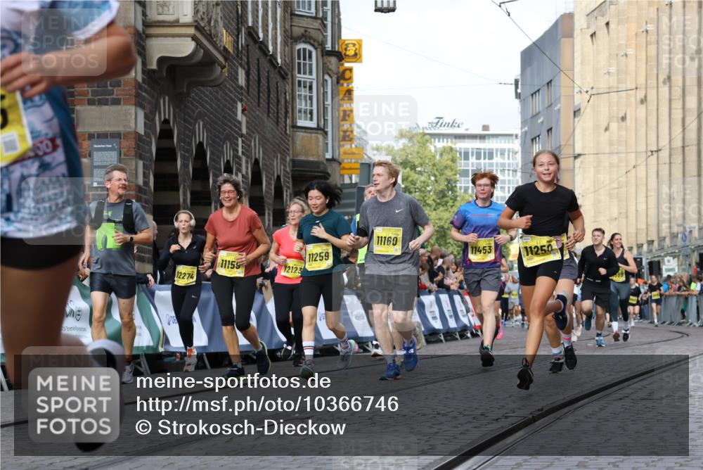 13.09.2026 - 21. swb-Marathon Bremen Strokosch-Dieckow http://msf.ph/oto/10366746 13.09.2026 11:00:10 Ziel 10175, 10236, 10355, 10669, 10691, 10867, 10928, 10929, 11054, 11056, 11089, 11194, 11250, 11419, 11427, 11445, 11501, 11637, 11803, 11879, 11904, 12138, 12238, 12239, 12242, 12243, 12388, 12480, 10144, 10677, 10801, 10810, 11016, 11045, 11129, 11547, 11623, 12105, 12106, 12190, 12291, 12352, 12394, 12530, 12531 meine-sportfotos.de