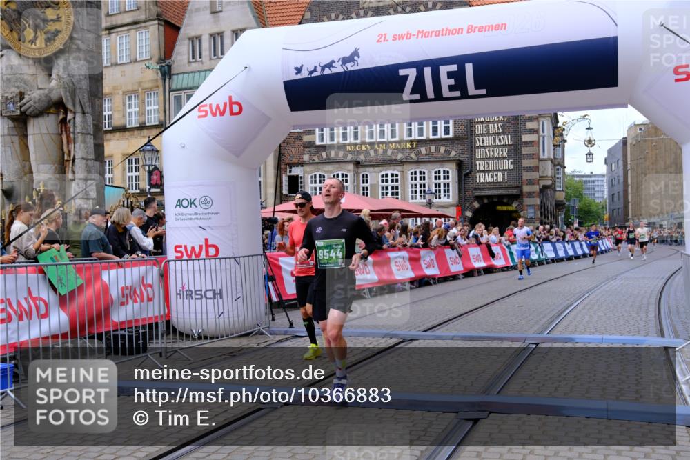 13.09.2026 - 21. swb-Marathon Bremen Tim E. http://msf.ph/oto/10366883 13.09.2026 13:04:27 Ziel 2094, 3424, 4110, 6815, 9061, 9129, 9544, 9813 meine-sportfotos.de