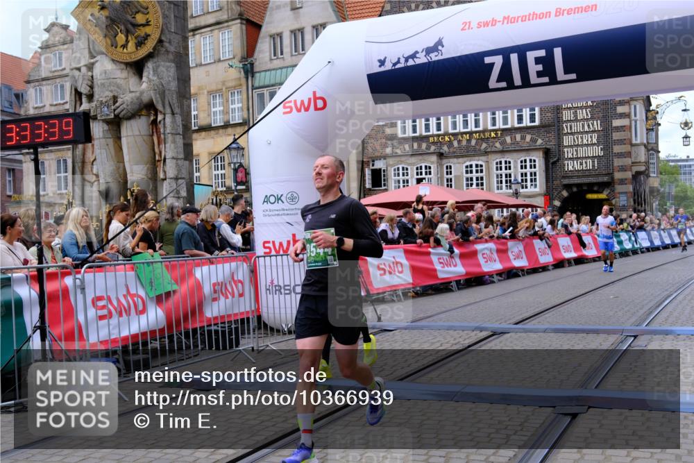13.09.2026 - 21. swb-Marathon Bremen Tim E. http://msf.ph/oto/10366939 13.09.2026 13:04:28 Ziel 2094, 3424, 4110, 6815, 9129, 9544, 9813 meine-sportfotos.de