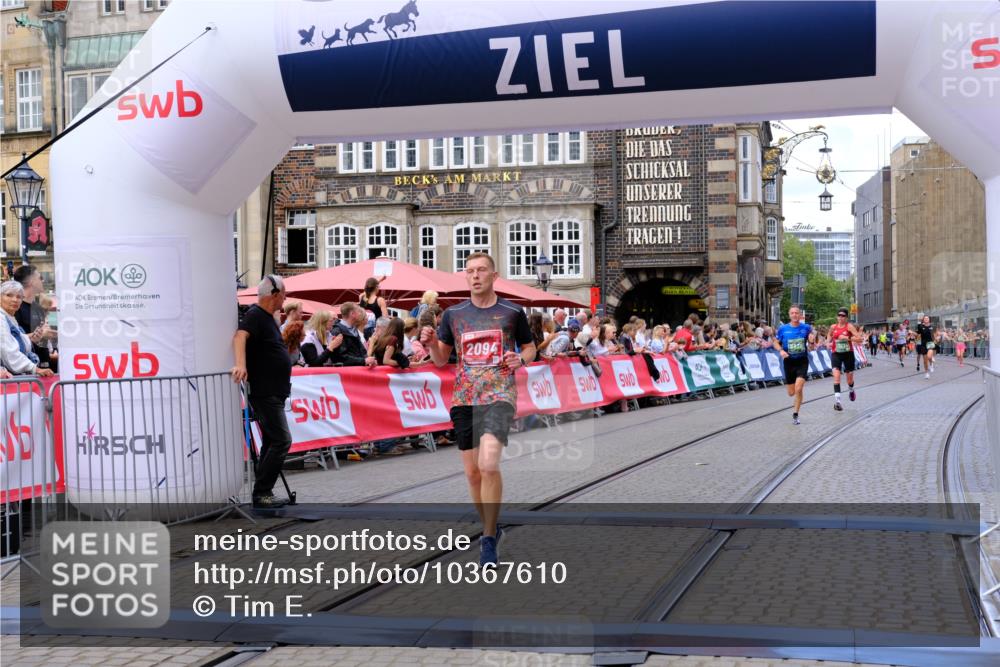13.09.2026 - 21. swb-Marathon Bremen Tim E. http://msf.ph/oto/10367610 13.09.2026 13:04:51 Ziel 744, 1223, 1224, 1860, 2207, 2956, 5283, 7871, 8701, 8936, 9070, 13034 meine-sportfotos.de