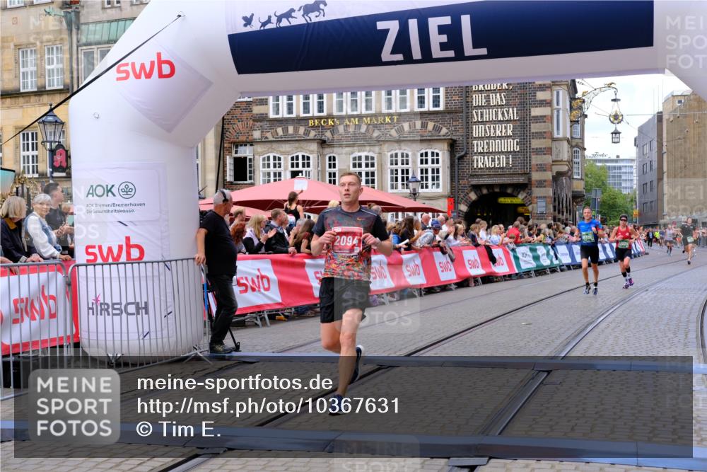 13.09.2026 - 21. swb-Marathon Bremen Tim E. http://msf.ph/oto/10367631 13.09.2026 13:04:51 Ziel 744, 1223, 1224, 1860, 2207, 2956, 5283, 7871, 8701, 8936, 9070, 13034 meine-sportfotos.de