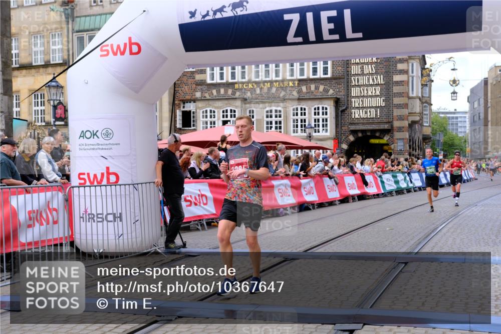 13.09.2026 - 21. swb-Marathon Bremen Tim E. http://msf.ph/oto/10367647 13.09.2026 13:04:51 Ziel 744, 1223, 1224, 1860, 2207, 2956, 5283, 7871, 8701, 8936, 9070, 13034 meine-sportfotos.de