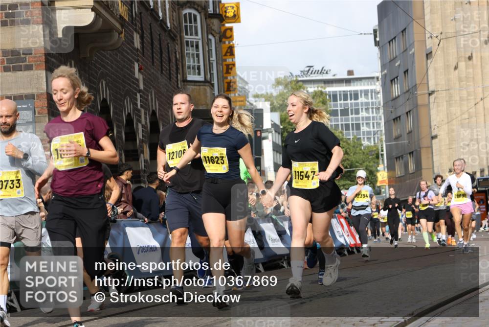 13.09.2026 - 21. swb-Marathon Bremen Strokosch-Dieckow http://msf.ph/oto/10367869 13.09.2026 11:00:27 Ziel 10175, 10758, 10867, 11016, 11071, 11158, 11159, 11160, 11250, 11259, 11445, 11453, 11524, 11525, 11528, 11587, 11588, 11589, 11879, 11907, 12123, 12190, 12274, 12352, 10263, 10272, 10275, 10306, 10369, 11162, 11180, 11556, 11687, 11708, 11769, 11838, 12018, 12430 meine-sportfotos.de