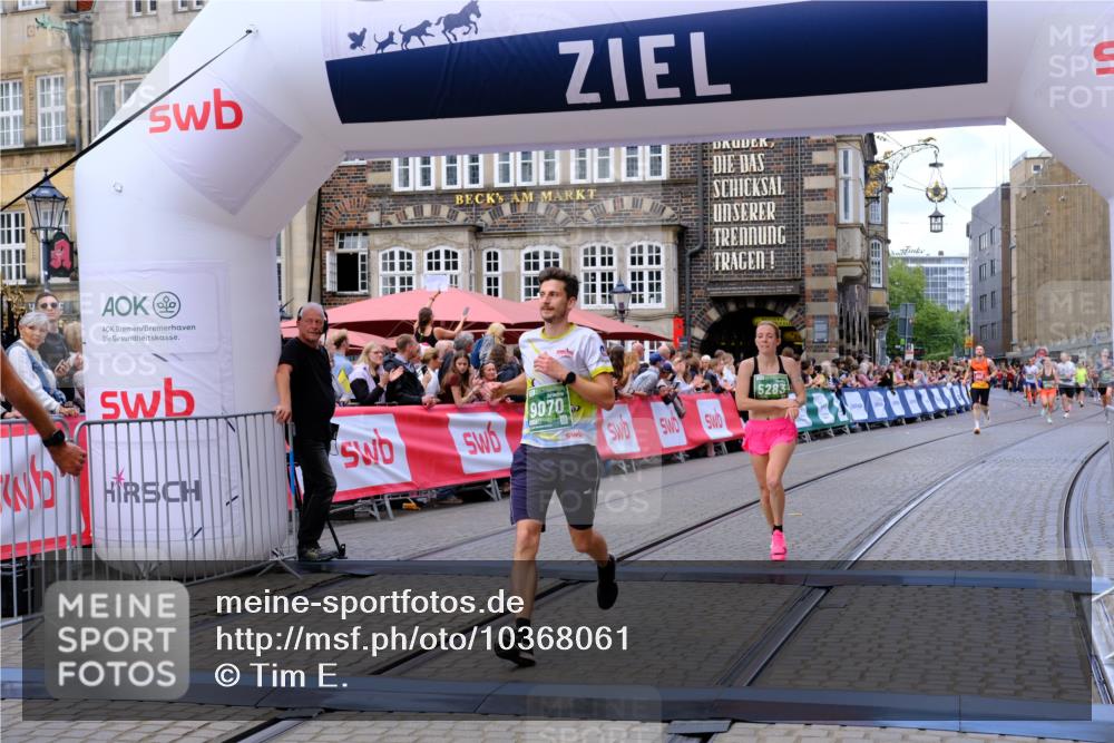 13.09.2026 - 21. swb-Marathon Bremen Tim E. http://msf.ph/oto/10368061 13.09.2026 13:05:03 Ziel 1712, 2646, 2956, 5283, 5674, 7538, 7814, 8054, 8701, 9070, 9306, 9495, 9689, 13187 meine-sportfotos.de