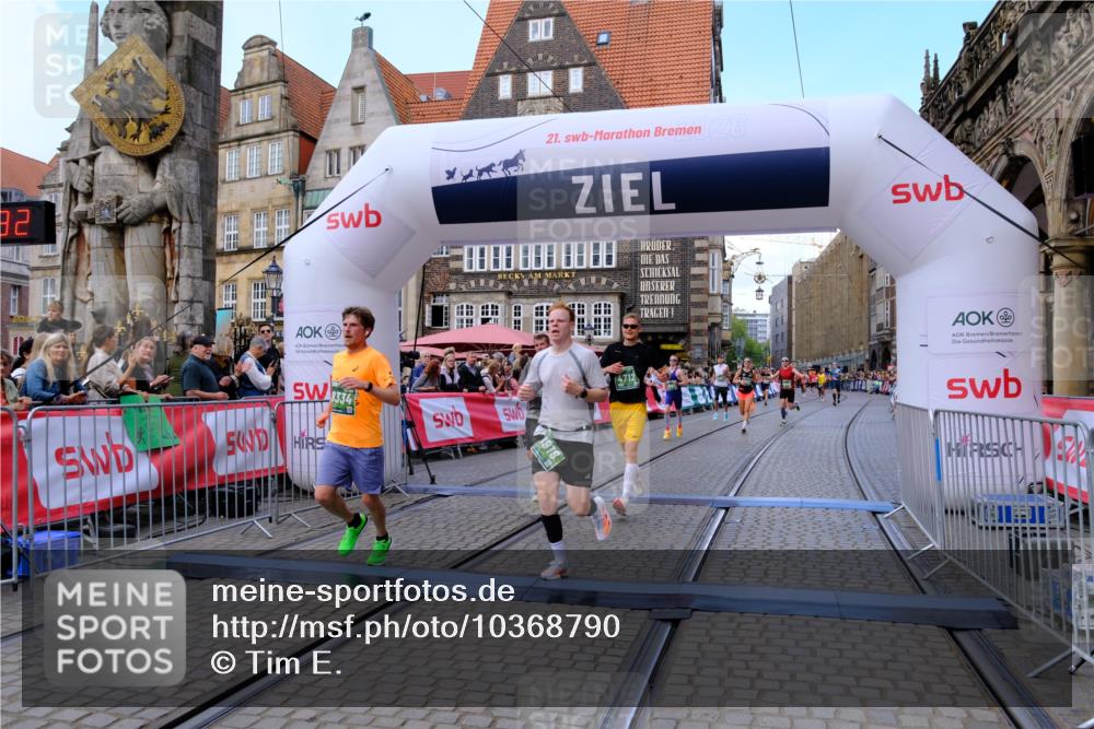 13.09.2026 - 21. swb-Marathon Bremen Tim E. http://msf.ph/oto/10368790 13.09.2026 13:06:20 Ziel 681, 3297, 3466, 4614, 4712, 5803, 6058, 6686, 7336, 7399, 8334, 8670, 8877, 8983, 9429, 9918 meine-sportfotos.de