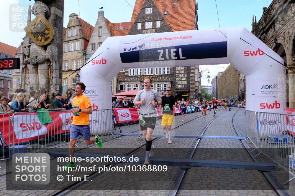 13.09.2026 - 21. swb-Marathon Bremen Tim E. http://msf.ph/oto/10368809 13.09.2026 13:06:21 Ziel 681, 3297, 3466, 4614, 4712, 5803, 6058, 6686, 7336, 7399, 8334, 8670, 8877, 8983, 9429, 9918 meine-sportfotos.de