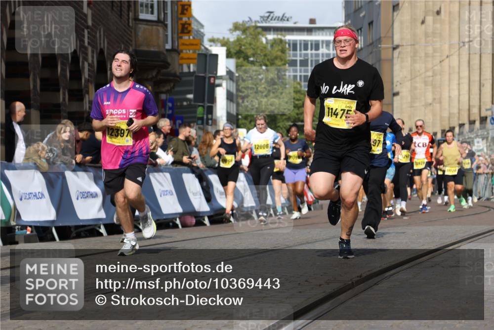 13.09.2026 - 21. swb-Marathon Bremen Strokosch-Dieckow http://msf.ph/oto/10369443 13.09.2026 11:00:55 Ziel 10263, 10272, 10275, 10306, 10369, 11126, 11162, 11180, 11343, 11475, 11556, 11687, 11708, 11769, 11838, 11959, 12018, 12430, 10093, 10428, 10639, 10753, 10964, 10965, 11049, 11116, 11428, 11540, 11681, 11682, 11728, 11850, 12085, 12116, 12241 meine-sportfotos.de