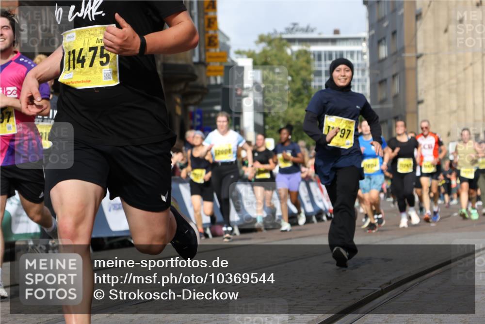 13.09.2026 - 21. swb-Marathon Bremen Strokosch-Dieckow http://msf.ph/oto/10369544 13.09.2026 11:00:56 Ziel 10263, 10272, 10275, 10306, 10369, 11126, 11162, 11180, 11343, 11475, 11556, 11687, 11708, 11769, 11797, 11838, 11959, 12018, 12430, 10428, 10639, 10892, 10964, 10965, 11049, 11116, 11428, 11540, 11681, 11682, 11850, 12085, 12241 meine-sportfotos.de