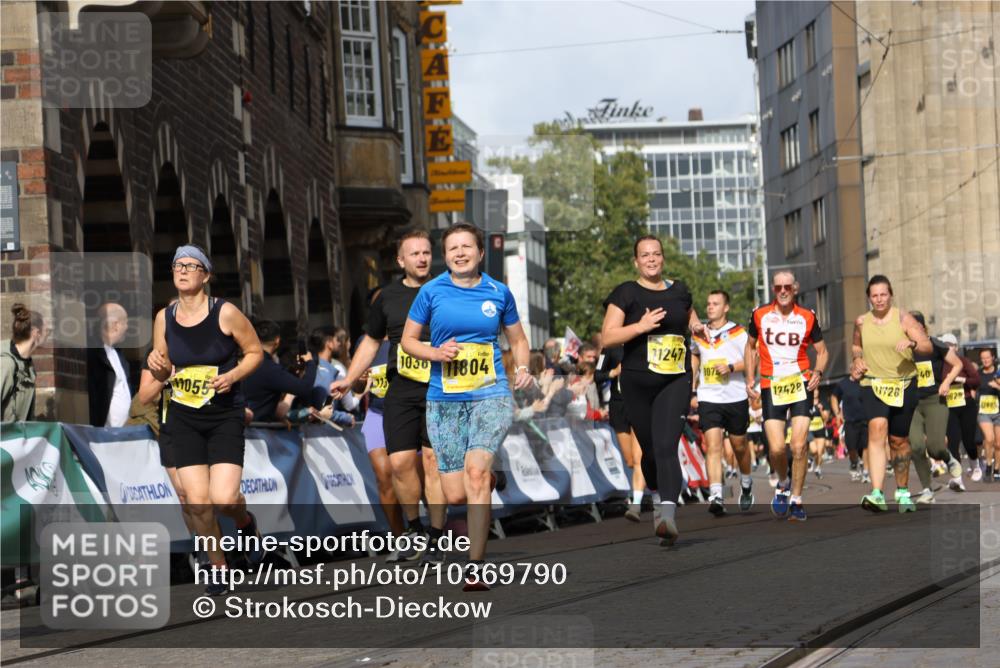 13.09.2026 - 21. swb-Marathon Bremen Strokosch-Dieckow http://msf.ph/oto/10369790 13.09.2026 11:00:59 Ziel 10263, 10272, 10275, 10306, 10369, 10857, 11162, 11180, 11343, 11475, 11556, 11687, 11708, 11769, 11797, 11819, 11838, 11959, 12018, 12397, 12430, 10428, 10639, 10892, 10964, 10965, 11049, 11116, 11260, 11428, 11681, 11682, 11751, 11816, 11850, 12085, 12241, 12245, 12283 meine-sportfotos.de