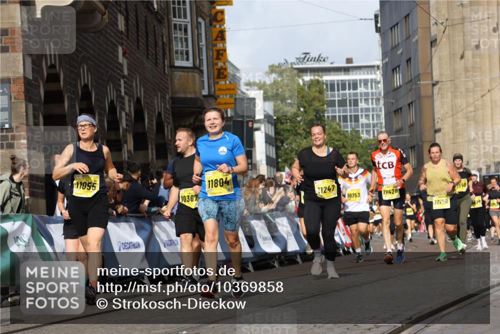 13.09.2026 - 21. swb-Marathon Bremen Strokosch-Dieckow http://msf.ph/oto/10369858 13.09.2026 11:00:59 Ziel 10263, 10272, 10275, 10306, 10369, 10857, 11162, 11180, 11343, 11475, 11556, 11687, 11708, 11769, 11797, 11819, 11838, 11959, 12018, 12397, 12430, 10428, 10639, 10892, 10964, 10965, 11049, 11116, 11260, 11428, 11681, 11682, 11751, 11816, 11850, 12085, 12241, 12245, 12283 meine-sportfotos.de