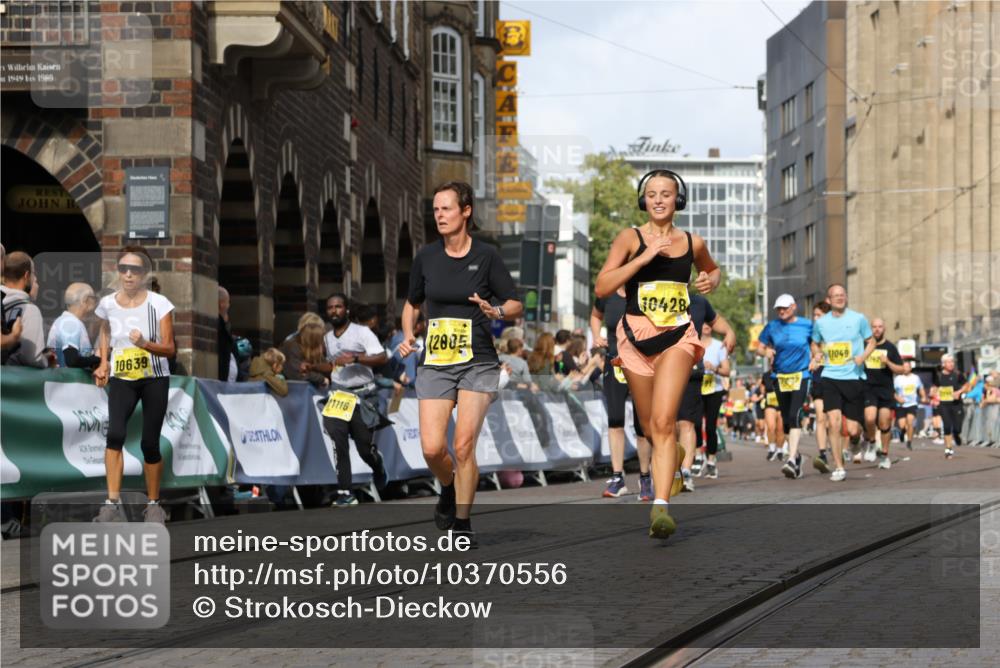 13.09.2026 - 21. swb-Marathon Bremen Strokosch-Dieckow http://msf.ph/oto/10370556 13.09.2026 11:01:11 Ziel 10093, 10263, 10367, 10368, 10428, 10753, 10857, 11055, 11247, 11343, 11359, 11475, 11540, 11556, 11728, 11797, 11804, 11819, 11959, 12006, 12116, 12397, 12428, 10647, 10648, 10678, 11260, 11306, 11459, 11751, 11796, 11813, 11816, 11969, 11970, 12062, 12245, 12283, 12390, 12391 meine-sportfotos.de