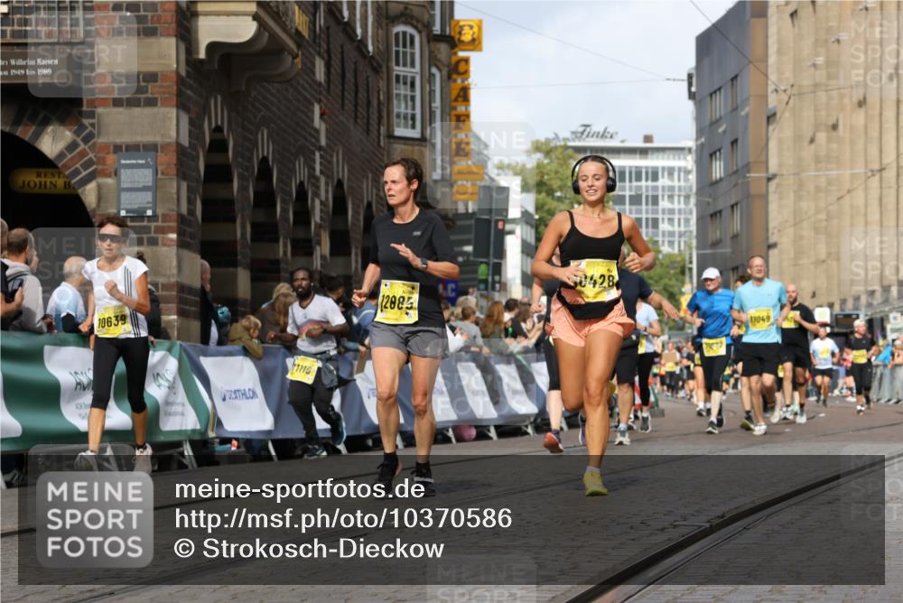 13.09.2026 - 21. swb-Marathon Bremen Strokosch-Dieckow http://msf.ph/oto/10370586 13.09.2026 11:01:11 Ziel 10093, 10263, 10367, 10368, 10428, 10753, 10857, 11055, 11247, 11343, 11359, 11475, 11540, 11556, 11728, 11797, 11804, 11819, 11959, 12006, 12116, 12397, 12428, 10647, 10648, 10678, 11260, 11306, 11459, 11751, 11796, 11813, 11816, 11969, 11970, 12062, 12245, 12283, 12390, 12391 meine-sportfotos.de