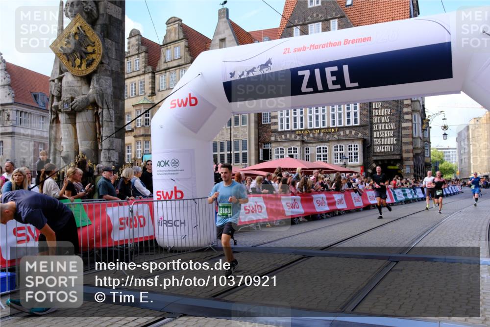 13.09.2026 - 21. swb-Marathon Bremen Tim E. http://msf.ph/oto/10370921 13.09.2026 13:08:19 Ziel 2098, 2266, 2844, 6692, 13091, 13160 meine-sportfotos.de