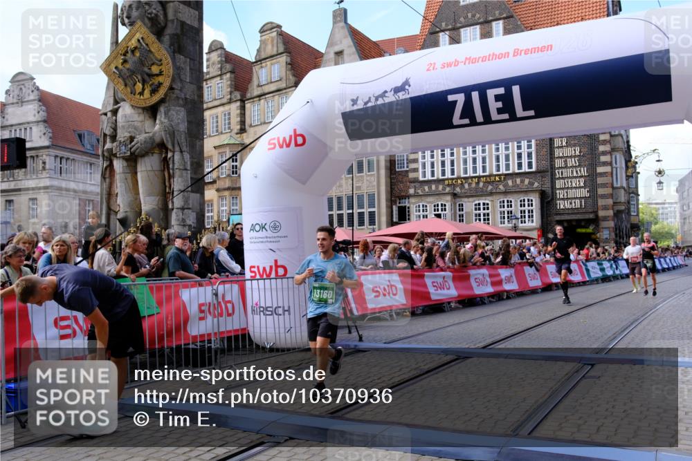 13.09.2026 - 21. swb-Marathon Bremen Tim E. http://msf.ph/oto/10370936 13.09.2026 13:08:20 Ziel 2098, 2266, 2844, 6692, 13091, 13160 meine-sportfotos.de