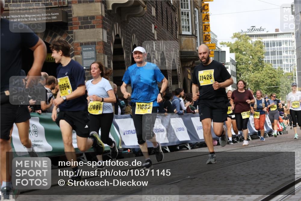 13.09.2026 - 21. swb-Marathon Bremen Strokosch-Dieckow http://msf.ph/oto/10371145 13.09.2026 11:01:17 Ziel 10093, 10367, 10368, 10428, 10639, 10753, 10857, 11049, 11055, 11116, 11247, 11359, 11540, 11728, 11804, 11819, 11850, 12006, 12085, 12116, 12397, 12428, 10181, 10560, 10647, 10648, 10678, 11324, 11459, 11467, 11550, 11551, 11666, 11788, 11796, 11798, 11969, 11970, 12047, 12062 meine-sportfotos.de