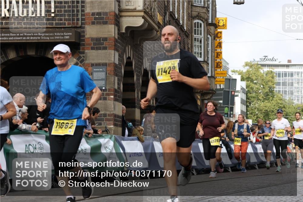 13.09.2026 - 21. swb-Marathon Bremen Strokosch-Dieckow http://msf.ph/oto/10371170 13.09.2026 11:01:18 Ziel 10093, 10367, 10368, 10428, 10639, 10753, 10857, 10964, 10965, 11049, 11055, 11116, 11247, 11359, 11428, 11540, 11728, 11804, 11819, 11850, 12006, 12085, 12116, 12241, 12428, 10181, 10560, 10647, 10648, 10678, 11324, 11459, 11467, 11550, 11551, 11666, 11788, 11796, 11798, 11969, 11970, 12047, 12062 meine-sportfotos.de