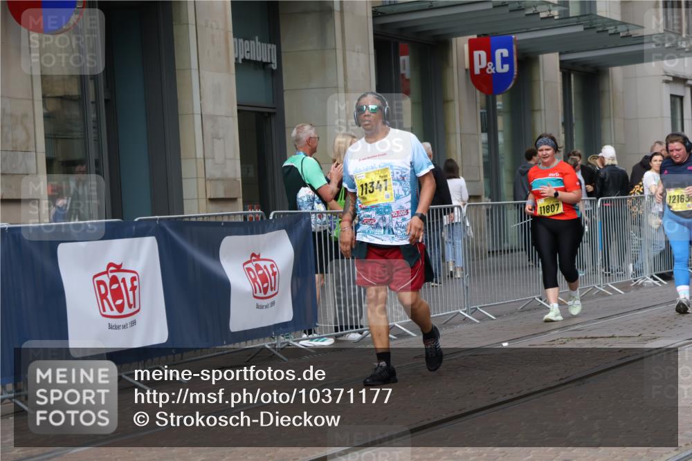 13.09.2026 - 21. swb-Marathon Bremen Strokosch-Dieckow http://msf.ph/oto/10371177 13.09.2026 11:31:33 Ziel 10317, 11341, 11807, 12163 meine-sportfotos.de