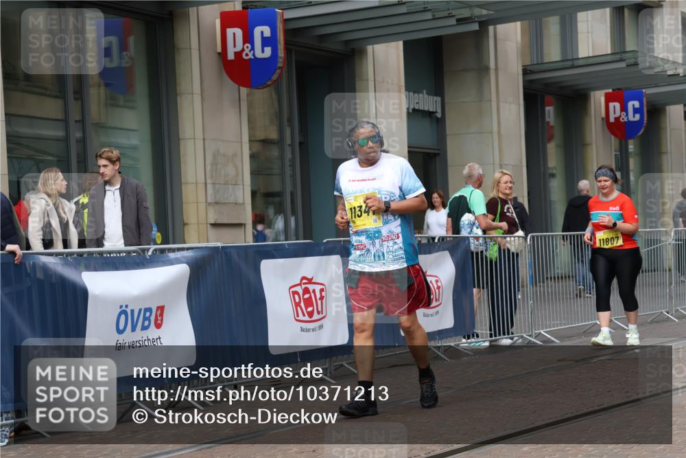 13.09.2026 - 21. swb-Marathon Bremen Strokosch-Dieckow http://msf.ph/oto/10371213 13.09.2026 11:31:35 Ziel 10317, 11341, 11807, 12163 meine-sportfotos.de