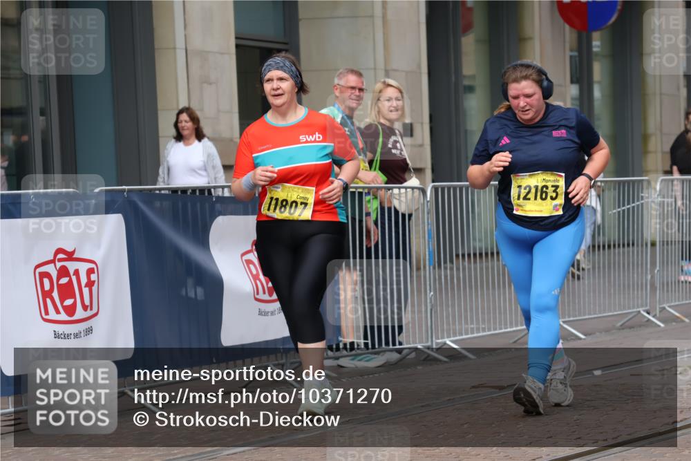 13.09.2026 - 21. swb-Marathon Bremen Strokosch-Dieckow http://msf.ph/oto/10371270 13.09.2026 11:31:37 Ziel 10317, 11341, 11807, 12163 meine-sportfotos.de