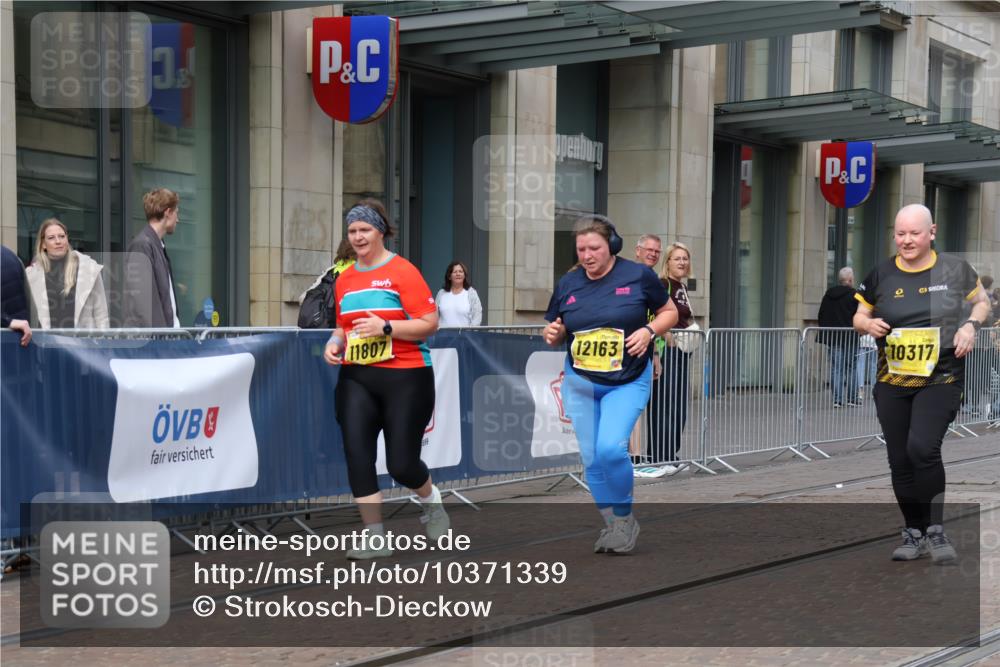 13.09.2026 - 21. swb-Marathon Bremen Strokosch-Dieckow http://msf.ph/oto/10371339 13.09.2026 11:31:38 Ziel 10317, 11341, 11807, 12163 meine-sportfotos.de
