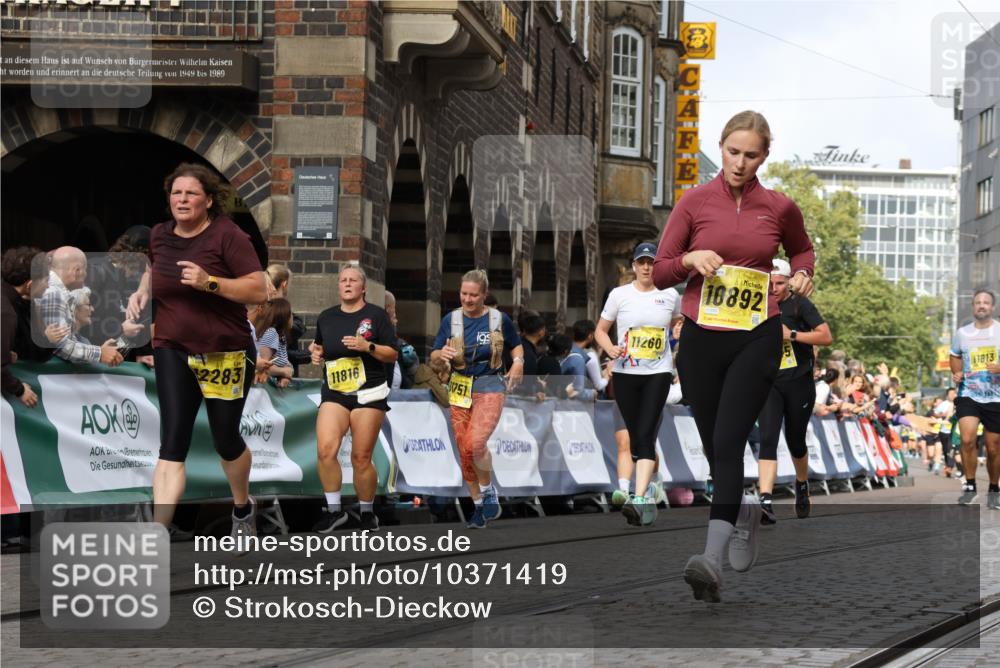 13.09.2026 - 21. swb-Marathon Bremen Strokosch-Dieckow http://msf.ph/oto/10371419 13.09.2026 11:01:21 Ziel 10093, 10367, 10368, 10428, 10639, 10753, 10964, 10965, 11049, 11055, 11116, 11247, 11359, 11428, 11540, 11681, 11682, 11728, 11804, 11850, 12085, 12116, 12241, 12428, 10181, 10251, 10560, 10647, 10648, 10678, 11324, 11459, 11467, 11550, 11551, 11666, 11788, 11796, 11798, 11969, 11970, 12047, 12062 meine-sportfotos.de