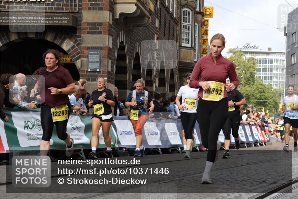 13.09.2026 - 21. swb-Marathon Bremen Strokosch-Dieckow http://msf.ph/oto/10371446 13.09.2026 11:01:21 Ziel 10093, 10367, 10368, 10428, 10639, 10753, 10964, 10965, 11049, 11055, 11116, 11247, 11359, 11428, 11540, 11681, 11682, 11728, 11804, 11850, 12085, 12116, 12241, 12428, 10181, 10251, 10560, 10647, 10648, 10678, 11324, 11459, 11467, 11550, 11551, 11666, 11788, 11796, 11798, 11969, 11970, 12047, 12062 meine-sportfotos.de