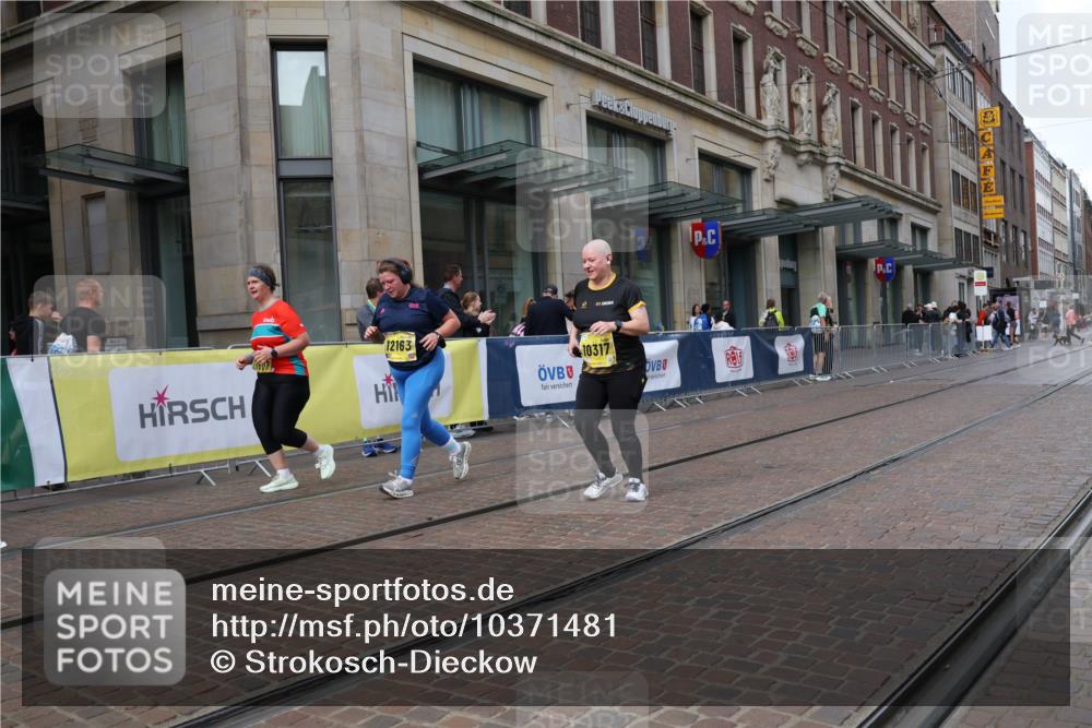 13.09.2026 - 21. swb-Marathon Bremen Strokosch-Dieckow http://msf.ph/oto/10371481 13.09.2026 11:31:41 Ziel 10317, 11341, 11807, 12163 meine-sportfotos.de