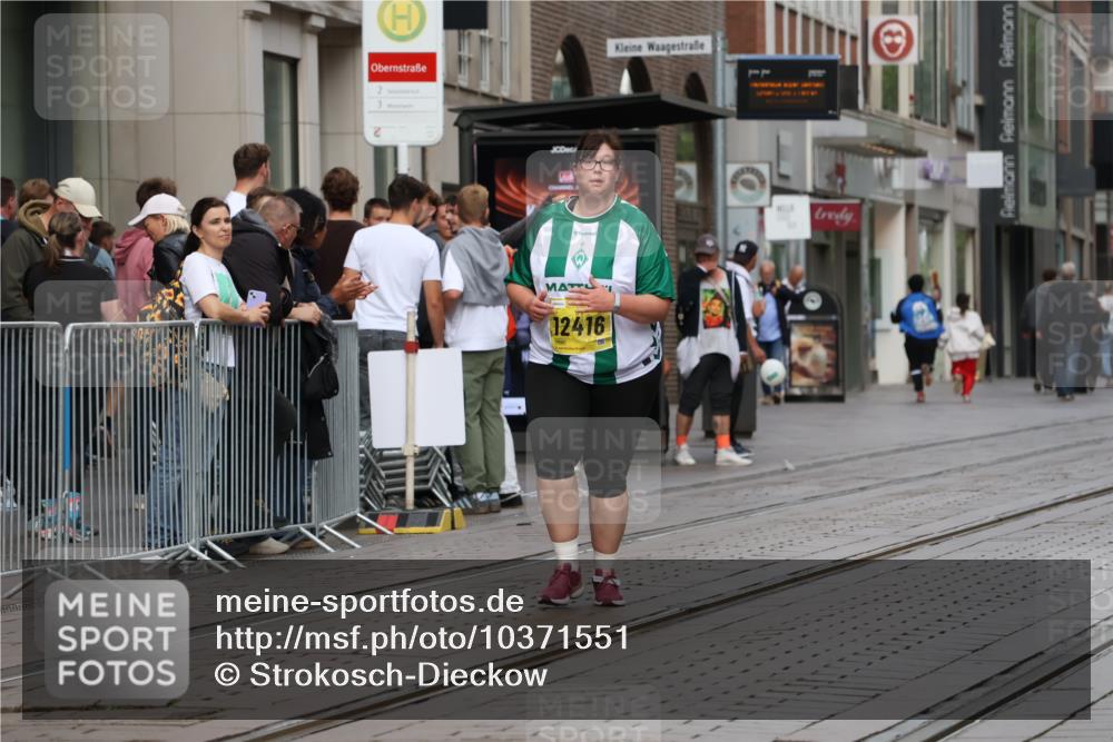 13.09.2026 - 21. swb-Marathon Bremen Strokosch-Dieckow http://msf.ph/oto/10371551 13.09.2026 11:32:22 Ziel 12416 meine-sportfotos.de