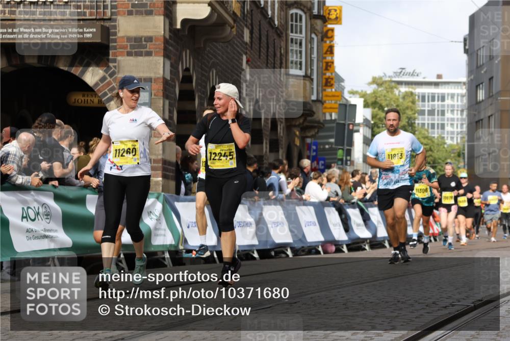 13.09.2026 - 21. swb-Marathon Bremen Strokosch-Dieckow http://msf.ph/oto/10371680 13.09.2026 11:01:24 Ziel 10093, 10428, 10639, 10753, 10892, 10964, 10965, 11049, 11116, 11359, 11428, 11540, 11681, 11682, 11728, 11850, 12085, 12116, 12241, 12283, 12428, 10181, 10251, 10497, 10560, 11305, 11324, 11459, 11467, 11550, 11551, 11666, 11788, 11798, 12047 meine-sportfotos.de