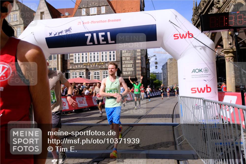 13.09.2026 - 21. swb-Marathon Bremen Tim E. http://msf.ph/oto/10371939 13.09.2026 13:09:08 Ziel 1925, 3110, 3276, 3330, 4033, 5377, 5517, 5636, 5696, 6842, 6906, 7121, 8555, 9240, 9411, 9702, 9867, 9906, 9911 meine-sportfotos.de