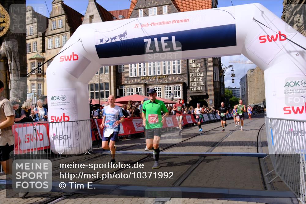 13.09.2026 - 21. swb-Marathon Bremen Tim E. http://msf.ph/oto/10371992 13.09.2026 13:09:11 Ziel 1925, 2287, 3110, 3330, 4384, 5377, 5517, 5636, 5696, 6906, 7262, 8555, 9240, 9411, 9702, 9867, 9906, 9911 meine-sportfotos.de