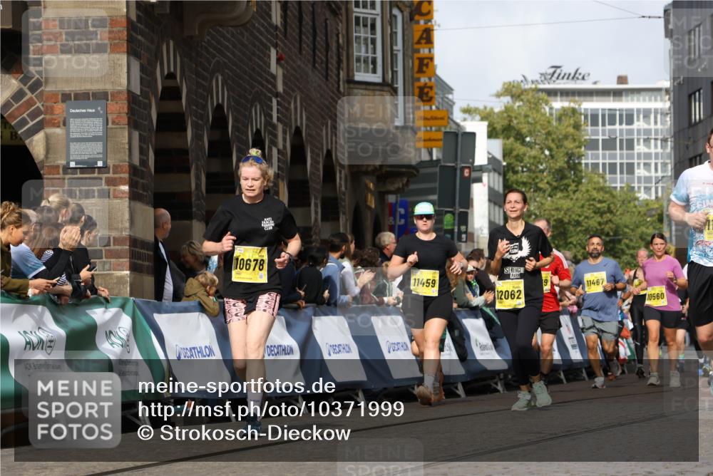 13.09.2026 - 21. swb-Marathon Bremen Strokosch-Dieckow http://msf.ph/oto/10371999 13.09.2026 11:01:29 Ziel 10428, 10639, 10892, 10964, 10965, 11049, 11116, 11260, 11306, 11428, 11681, 11682, 11751, 11813, 11816, 11850, 12085, 12241, 12245, 12283, 12390, 12391, 10181, 10251, 10332, 10497, 11075, 11150, 11305, 11324, 11486, 11550, 11551, 11668, 11747, 11985, 11986 meine-sportfotos.de
