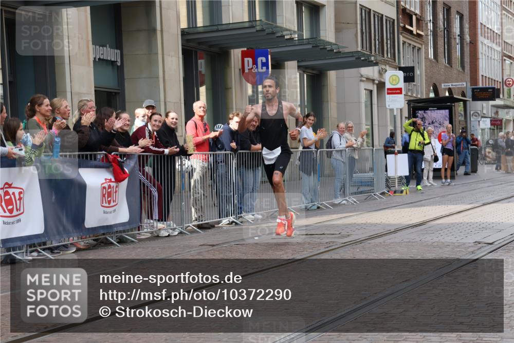 13.09.2026 - 21. swb-Marathon Bremen Strokosch-Dieckow http://msf.ph/oto/10372290 13.09.2026 12:17:10 Ziel 1109 meine-sportfotos.de