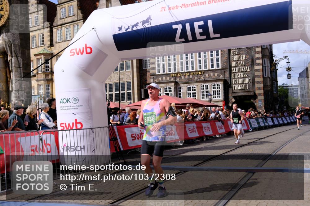 13.09.2026 - 21. swb-Marathon Bremen Tim E. http://msf.ph/oto/10372308 13.09.2026 13:09:20 Ziel 1925, 2287, 2291, 2909, 3330, 4384, 4898, 5383, 5517, 5636, 5696, 6906, 7262, 8120, 8830, 9906, 9911, 10044 meine-sportfotos.de