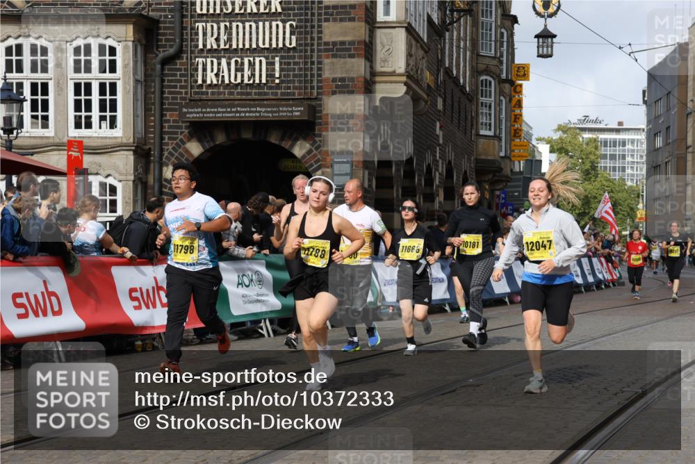 13.09.2026 - 21. swb-Marathon Bremen Strokosch-Dieckow http://msf.ph/oto/10372333 13.09.2026 11:01:39 Ziel 10560, 10647, 10648, 10678, 10892, 11260, 11306, 11459, 11467, 11681, 11682, 11751, 11788, 11796, 11813, 11816, 11969, 11970, 12047, 12062, 12245, 12283, 12390, 12391, 10332, 10409, 10444, 11075, 11115, 11150, 11369, 11412, 11413, 11479, 11486, 11668, 11747, 11859, 11985, 11986, 12379, 12412, 12466 meine-sportfotos.de